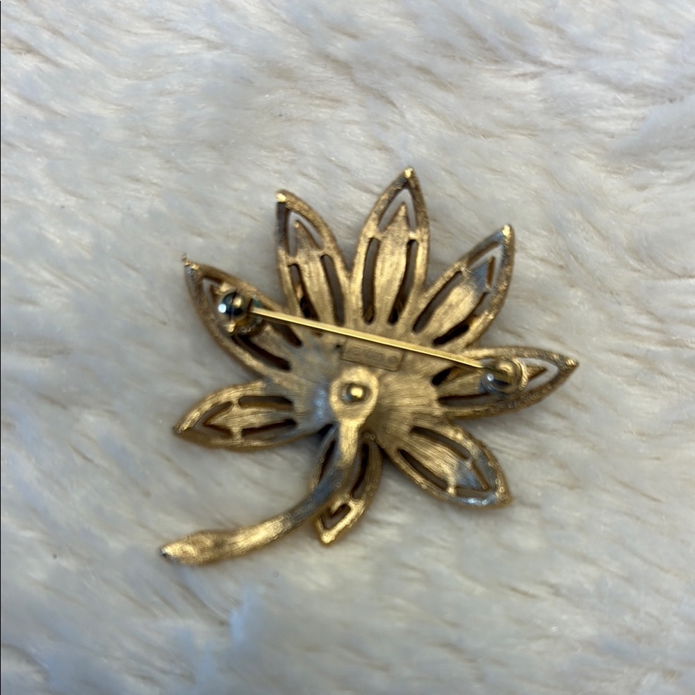 VINTAGE LOTUS BROOCH - Picture 2 of 4